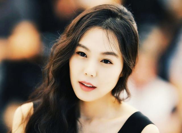 人间妖精金敏喜:征服李政宰狠甩赵寅成,高调当小3她凭什么?