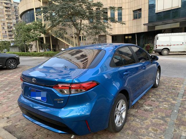 15万的预算内好开省油我提了辆蓝色的丰田雷凌这车身颜色帅吧