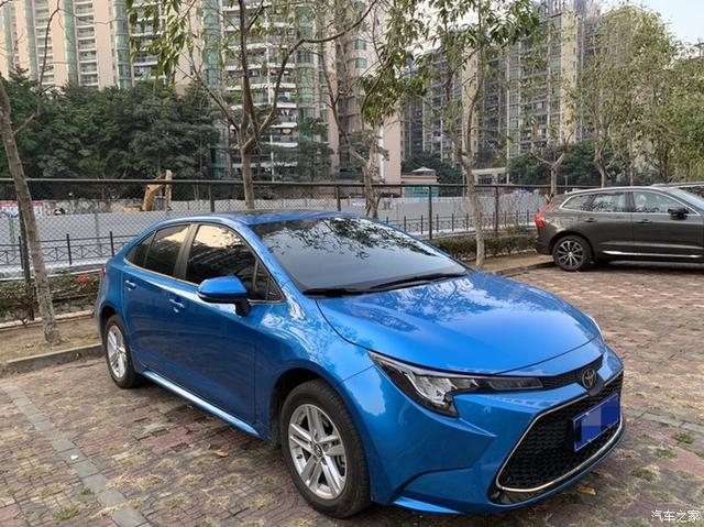15万的预算内好开省油我提了辆蓝色的丰田雷凌这车身颜色帅吧
