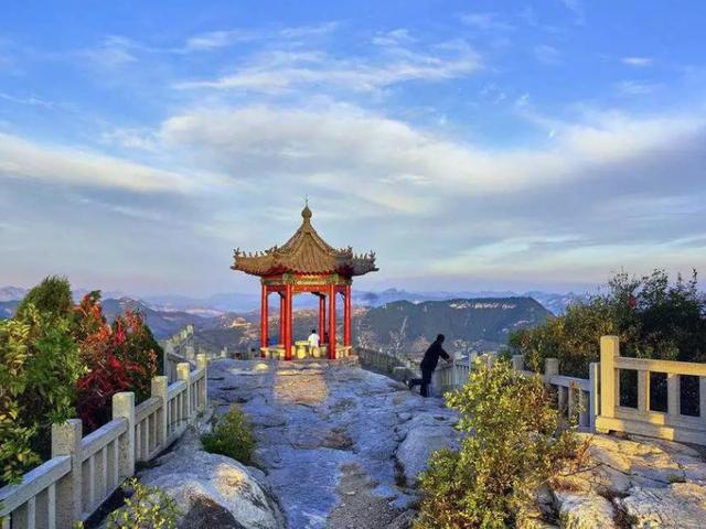 山东人流量很多的一座古城，是5A级景区，全天免费对外开放