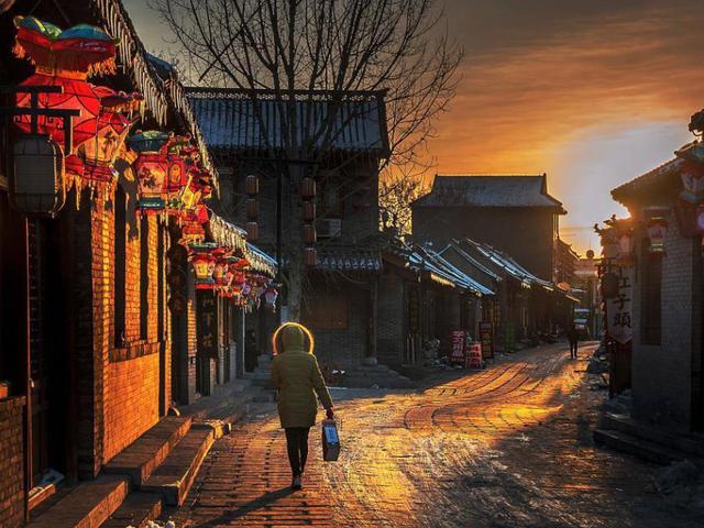 山东人流量很多的一座古城，是5A级景区，全天免费对外开放