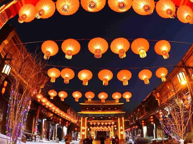 山东人流量很多的一座古城，是5A级景区，全天免费对外开放