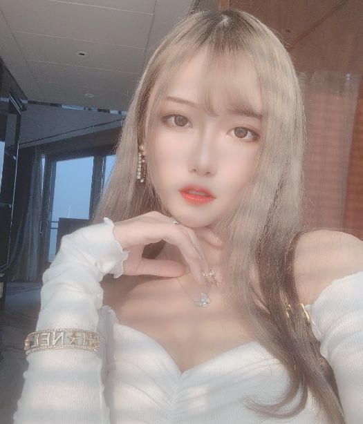 腐团儿cos泫雅风,穿"3cm"短衣肩带滑落那刻,男粉炸锅