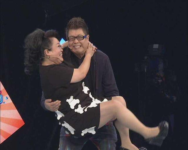 王芳特别低调老公的身份至今还很神秘不过女儿很像妈妈