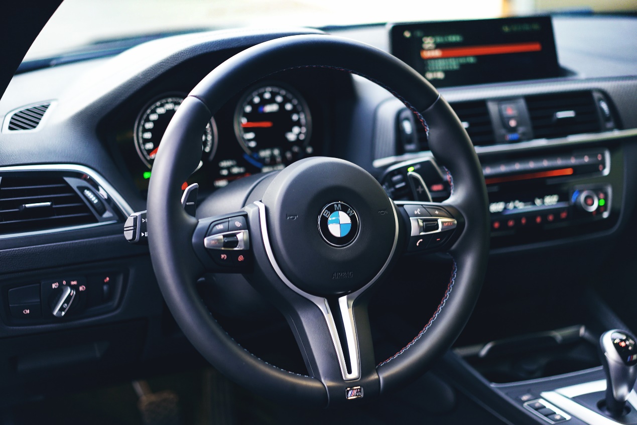 让宝马粉儿欲罢不能的m2c究竟怎么样呢?看看这款贴了车衣的它吧