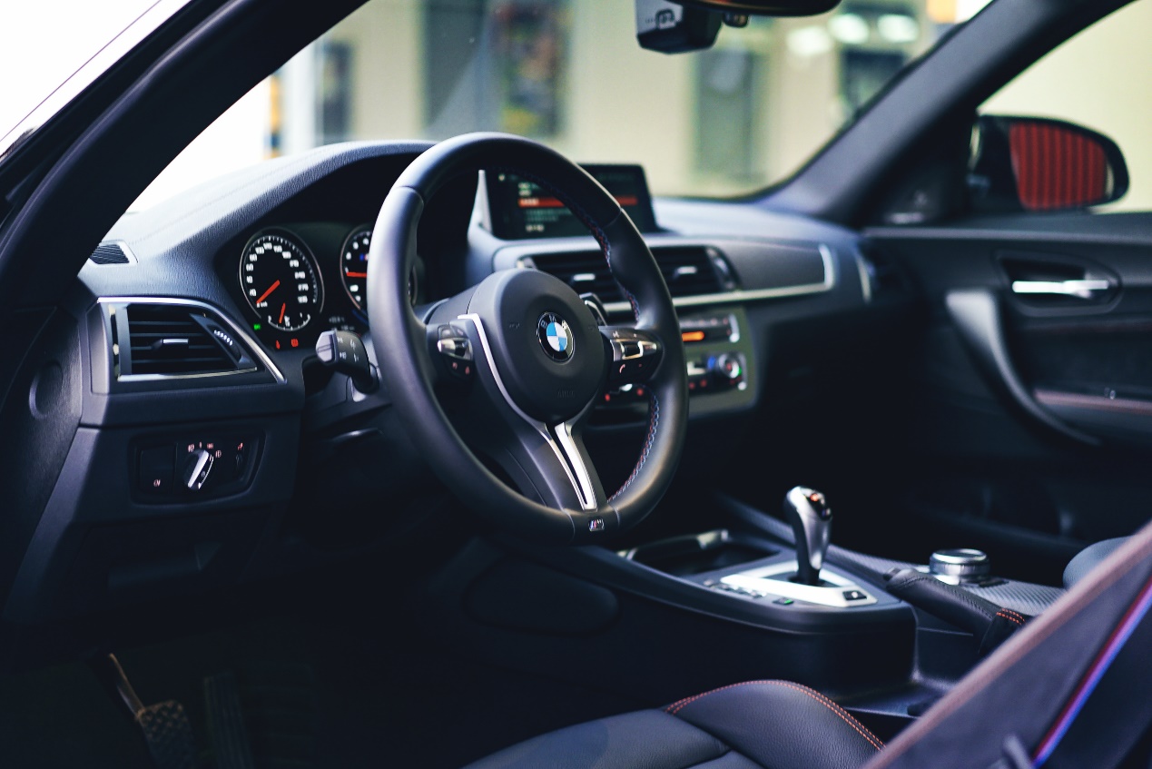 让宝马粉儿欲罢不能的m2c究竟怎么样呢?看看这款贴了车衣的它吧