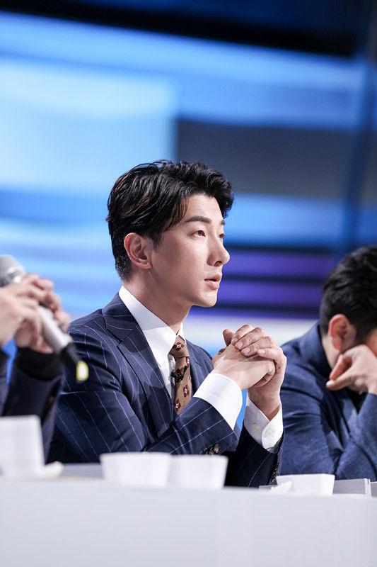 鲜厨1005月21日晚首播25次元料理惊艳众评委