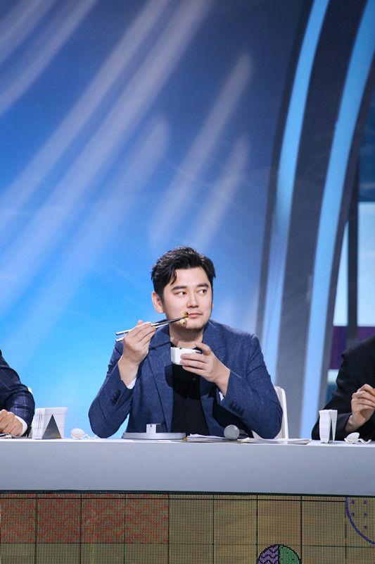 鲜厨1005月21日晚首播25次元料理惊艳众评委