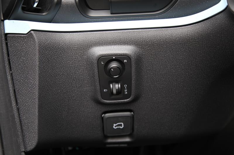 萌中带酷，6月份正式公布售价，静态体验宝骏E300