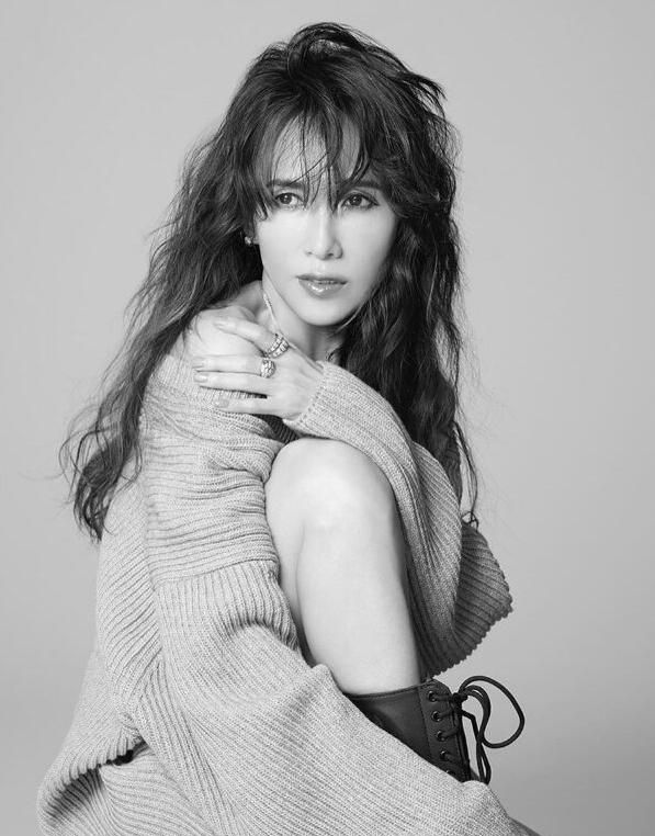 50岁工藤静香曝光时尚写真颜值不输俩女儿