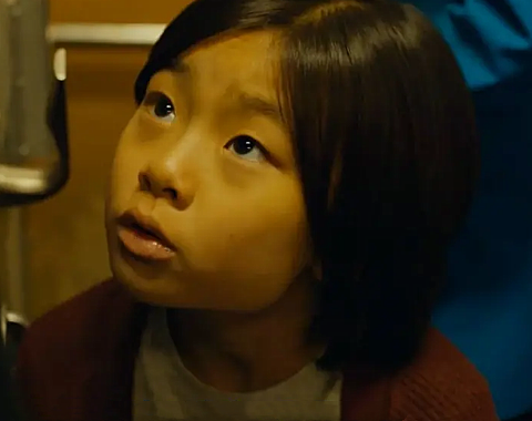 釜山行:明明歌声会吸引丧尸,为何小女孩还要唱?