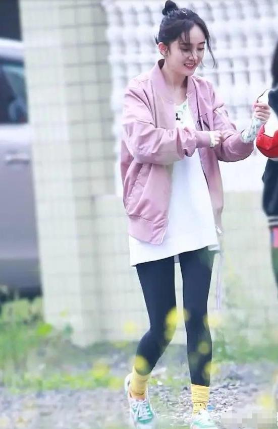 最近火了杨超越的无痕裤不仅舒服还秒变腿精