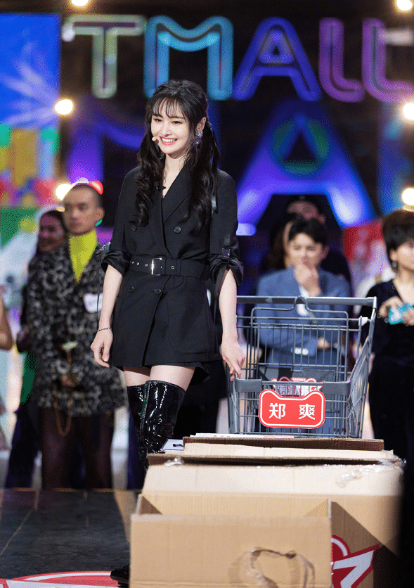 女人的确是要瘦80斤的郑爽能把长靴当裤子穿一般人就很困难