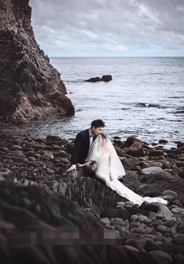 王牌主持人沈涛海边拍婚纱照,婚礼现场曝光,绿白,韩系简约风!