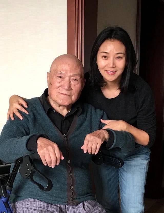 他的小女儿刘艺是名优秀的演员,出演过《编辑部的故事》,《海马歌舞厅