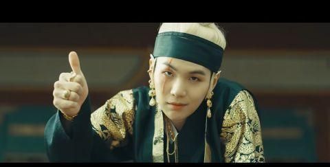 防弹少年团suga大吹打mv公开路人太抢镜阿米画错重点了