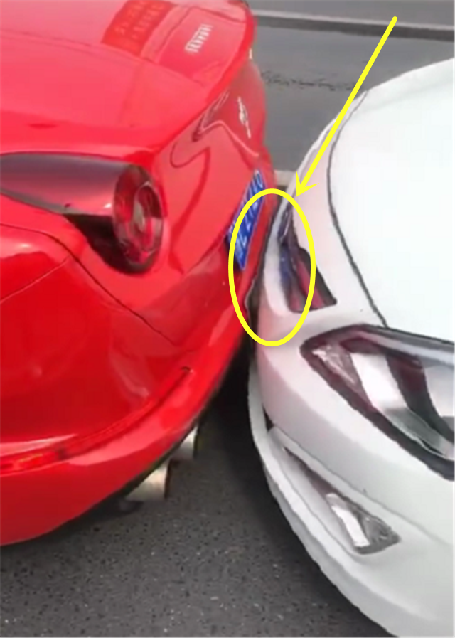 350万法拉利被追尾,车身掉了漆,补漆就得5位数