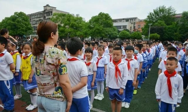 防灾减灾 警钟长鸣——百花小学进行防震减灾,防楼道踩踏