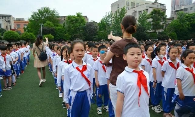 防灾减灾 警钟长鸣——百花小学进行防震减灾,防楼道踩踏
