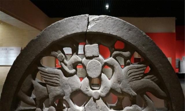山东出土汉代画像石,画中密麻一群人正"干活"