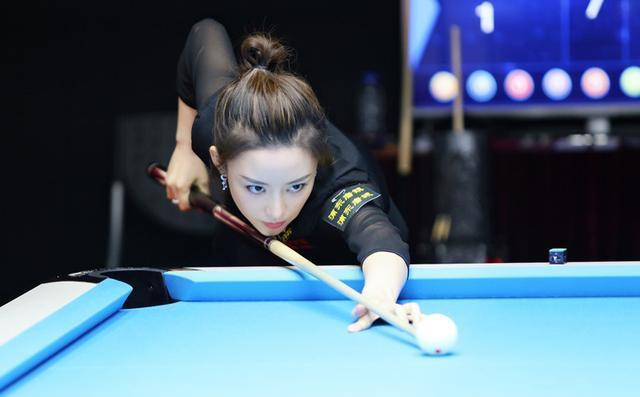 台湾台球女神何心如,实力与潘晓婷不相上下,颜值很高至今仍单身