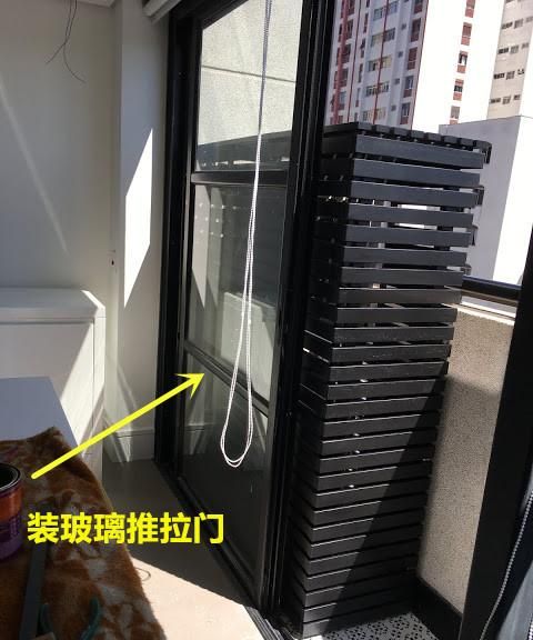 阳台扩入卧室,留20公分宽放空调外机