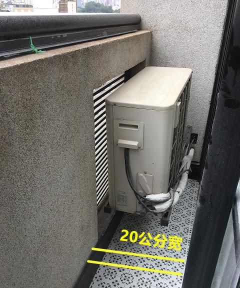 阳台扩入卧室,留20公分宽放空调外机