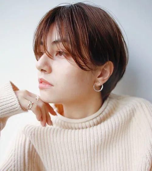 她们剪了短发更飒了!夏日短发目录,快来尝个鲜!