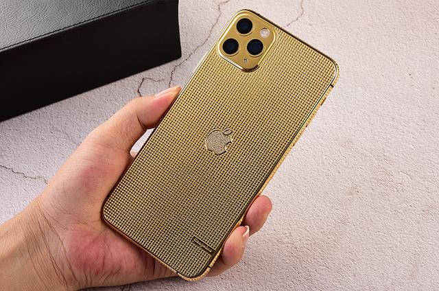 有了这手机你就可以名正言顺说该评论来自iphone11黄金镶钻版