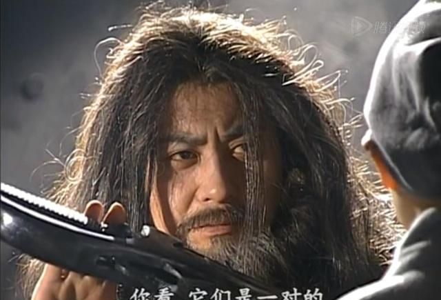 两极剑分为子剑和母剑,乃是剑客腾尔尼格以及其妻子所用的神兵利器.