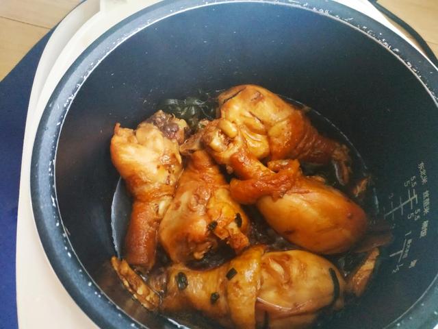 不加一滴油,零失败香焖鸡腿,肉嫩入味,好吃到停不下来|鸡腿|电饭锅