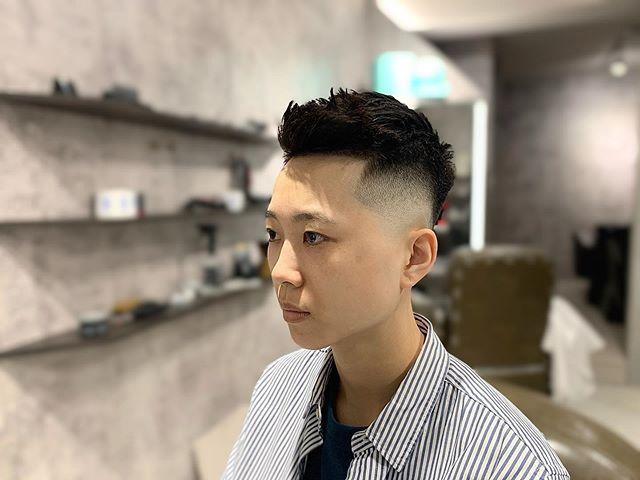 男生留小飞机头发型超帅气利用渐层推剪打造清爽干净造型