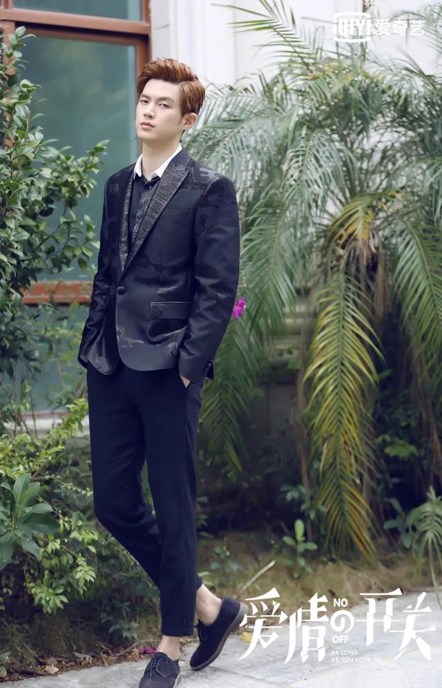 男明星穿西装有多帅蔡徐坤收割少女心张艺兴不愧行走的画报