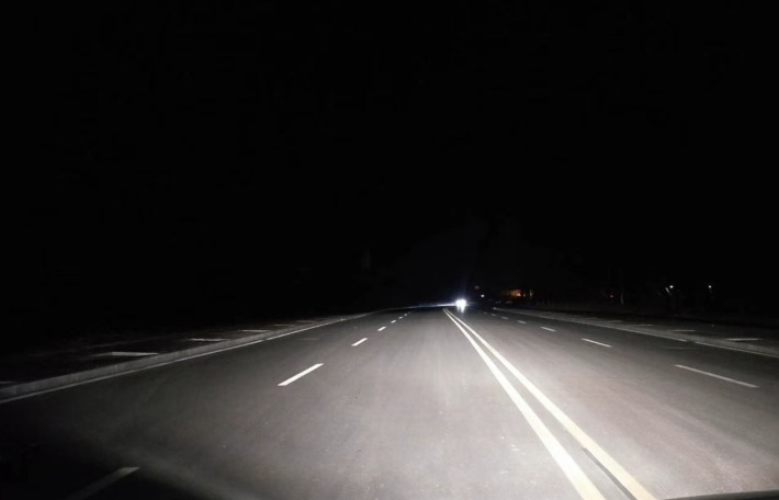 夜晚开车照片 在路上图片