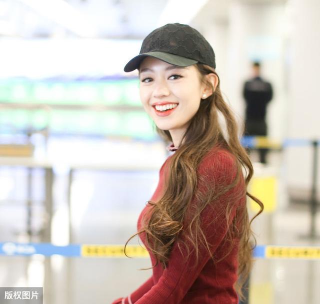 吉娜审美太糟!欧美妆让颜值下降一半,过时穿搭和婆婆像一个时代