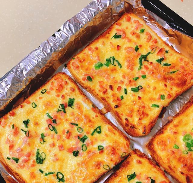 超级简单的烤箱美食,完全不输给外面面包店的葱香乳酪吐司