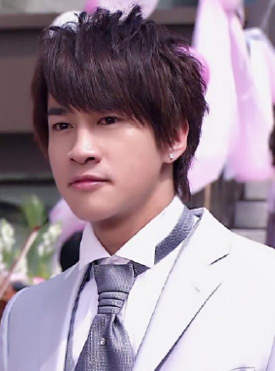 何润东婚后如整容近照发际线后移大变样他老婆怎么熬的