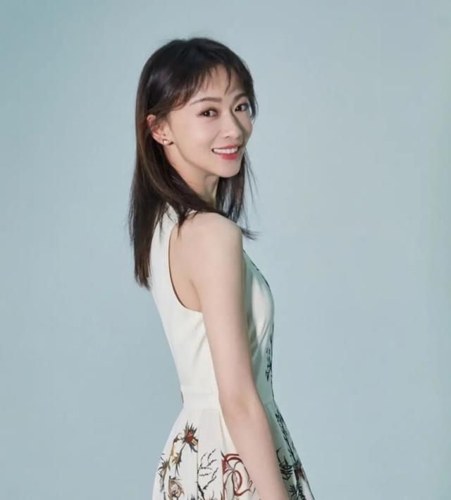 练习,按照波姐的提示去做,慢慢就能减掉手臂上的脂肪,成就纤纤玉臂