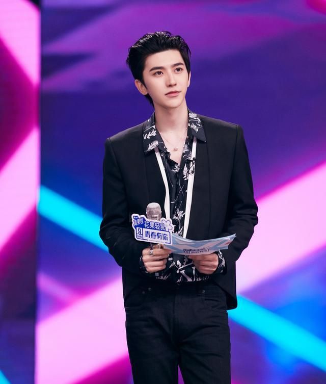 青春有你导师合作舞台蔡徐坤情人首秀