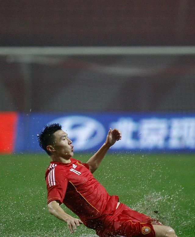 昔日留洋前锋曾5次拯救国足,两度让6万人陷入狂欢-小刀足球网