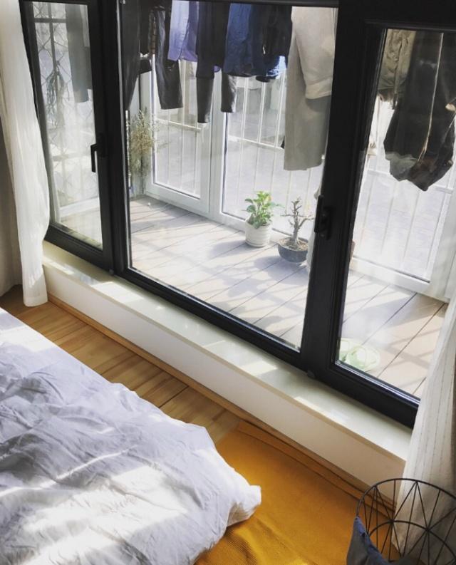 老公不听劝,硬把阳台改成卧室,完工后邻居都惊呆了