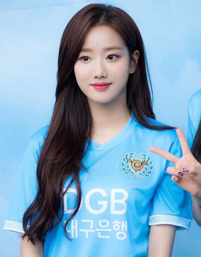 韩国女团april成员李娜恩 甜美与可爱完美呈现