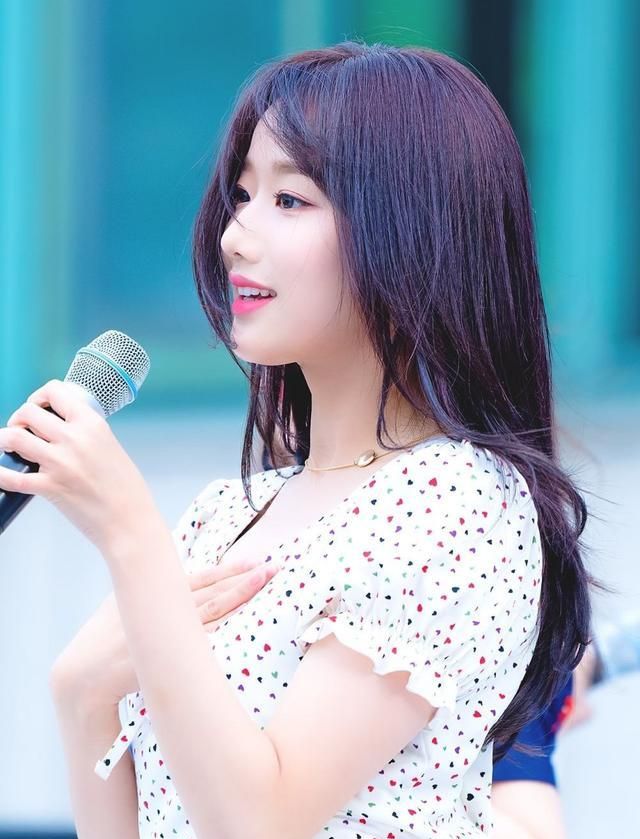 韩国女团april成员李娜恩 甜美与可爱完美呈现