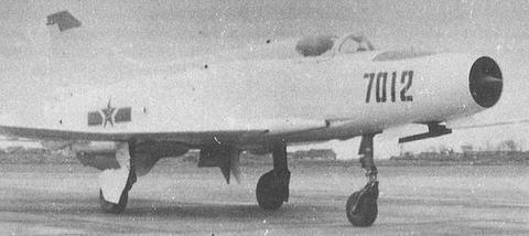 小身材却能超音速飞行,我国航空史上的又一力作,歼-12战斗机|南昌|空军|飞机|美军|导弹_新浪新闻