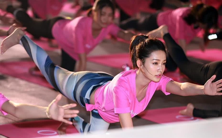 李沁爱健身,超好身材惹得多少女生艳羡,她是怎么锻炼的?