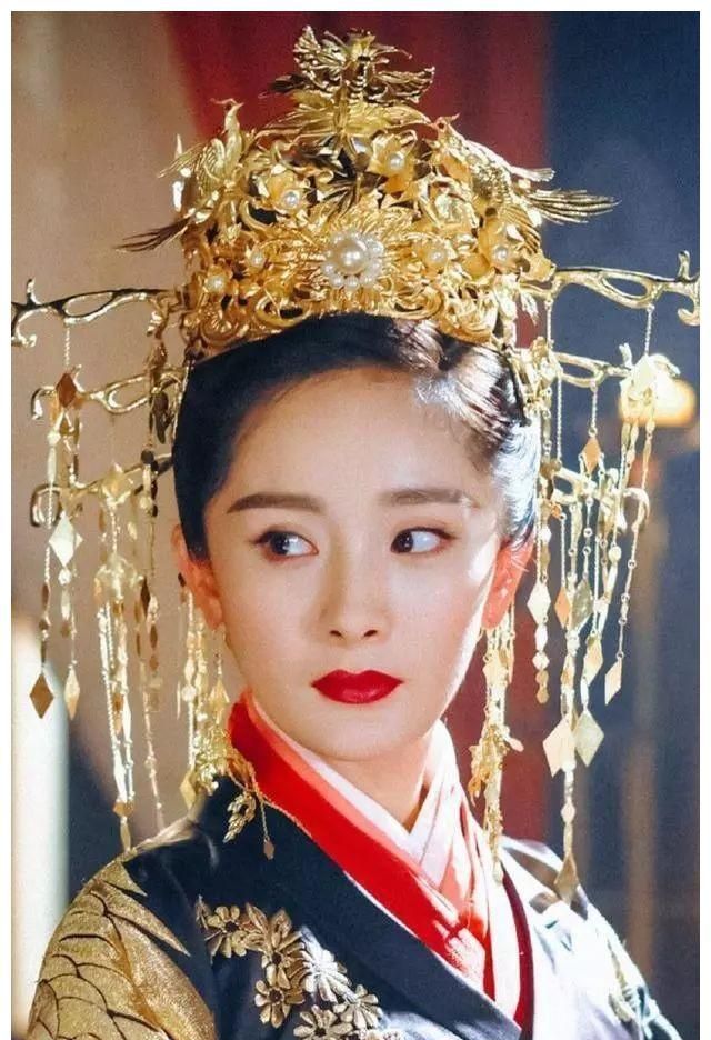 4个不同版本"皇后娘娘",前三位个个美若天仙,但她才是真正的