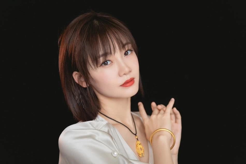 郑恺结婚,苗苗原来是《楚乔传》中的她,身材颜值这么美!