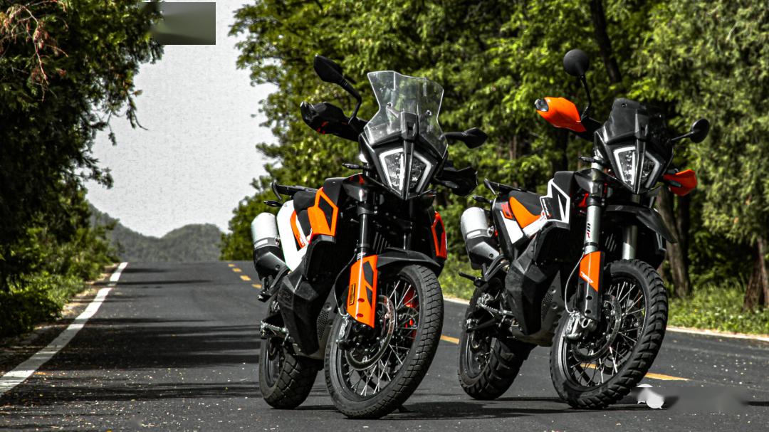 790 adv虽与 ktm 450 rally并行开发,理论上会比很多拉力车更侧重越野