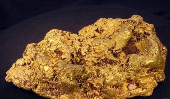 男子在鸭子的粪便中发现黄金,深入调查发现一笔意外财富