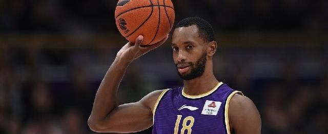 天赋一般,当nba饮水机都没机会    1990年1月27日,凯尔福格